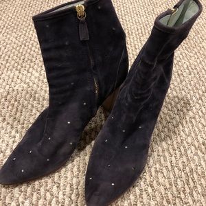 Adorable Boden ankle zip booties